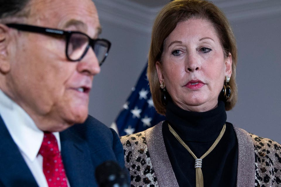 trump-issues-urgent-pardons-to-giuliani-and-key-allies