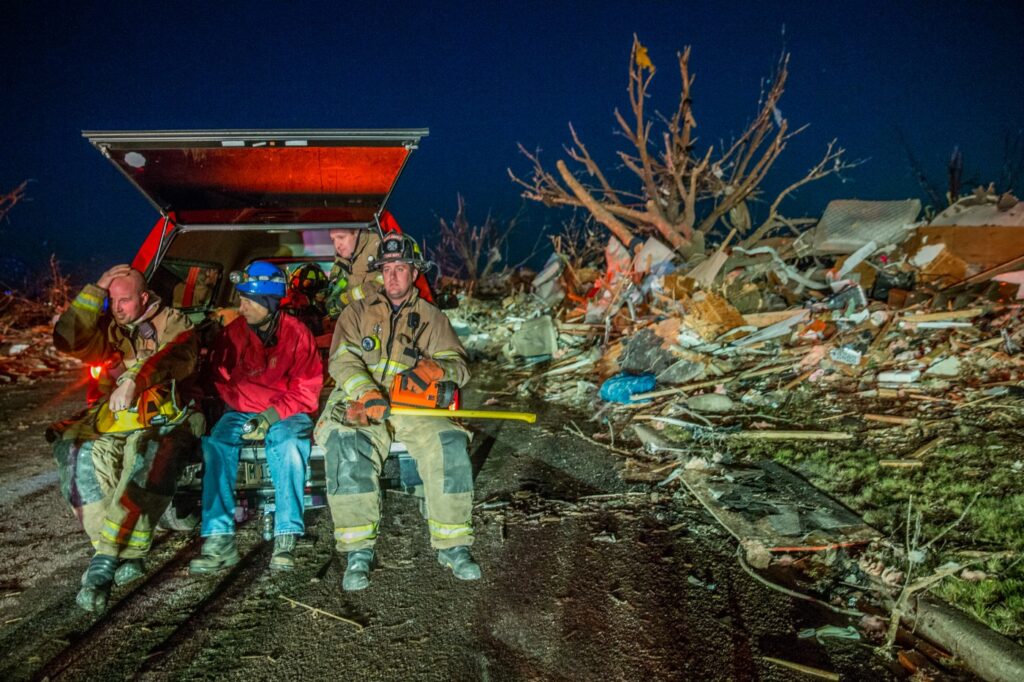 urgent-tornado-outbreak-claims-6-lives-in-illinois-today