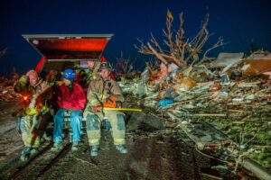 urgent-tornado-outbreak-claims-6-lives-in-illinois-today