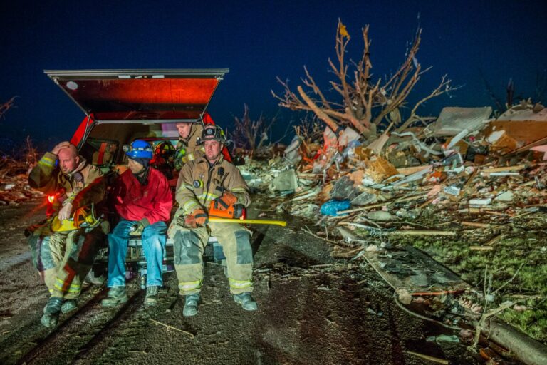 urgent-tornado-outbreak-claims-6-lives-in-illinois-today