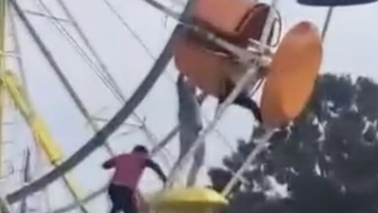 urgent-two-girls-hospitalized-after-ferris-wheel-accident