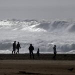 urgent-warning-deadly-18-foot-sneaker-waves-hit-norcal-coast