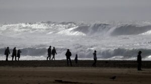 urgent-warning-deadly-18-foot-sneaker-waves-hit-norcal-coast