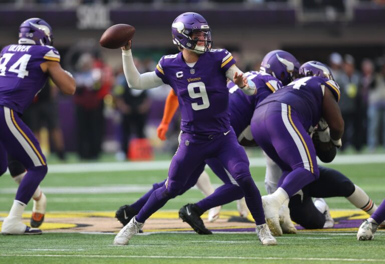vikings-face-must-win-clash-vs-packers-to-revive-playoff-hopes