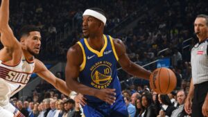 warriors-jimmy-butler-exits-game-vs-suns-with-back-injury