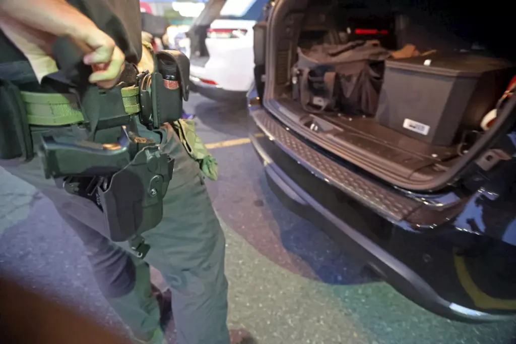 white-house-press-secretary-s-family-ties-to-ice-arrest-revealed