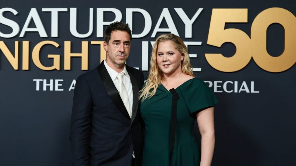 amy-schumer-and-chris-fischer-split-after-7-years-remain-close