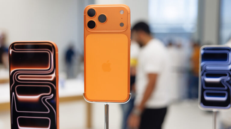 apple-ios-26-2-update-fails-to-fix-red-tint-issue-in-photos