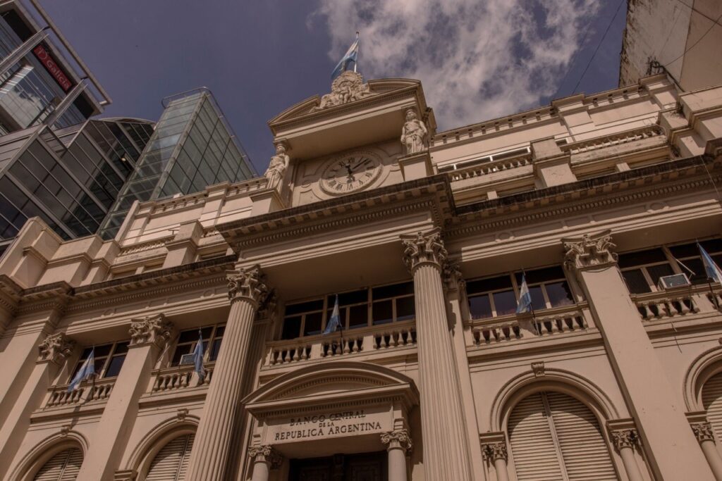 argentina-s-central-bank-adjusts-peso-band-to-strengthen-reserves