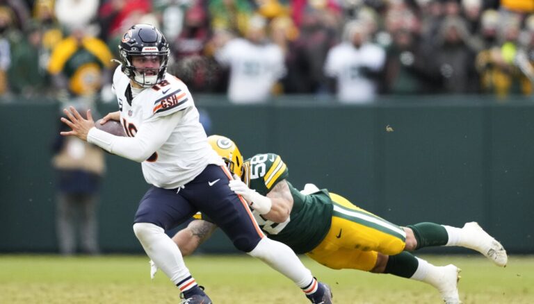 bears-caleb-williams-aims-for-historic-win-at-lambeau-field