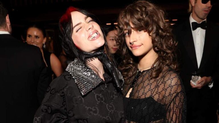 billie-eilish-celebrates-christmas-with-odessa-a-zion-in-joyful-photos