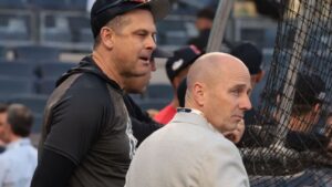 boone-urges-yankees-to-close-gap-with-blue-jays-after-playoff-loss