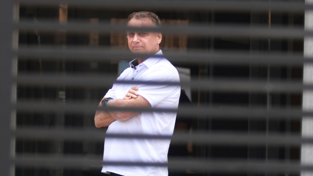 chaos-in-brazil-s-congress-as-bolsonaro-s-prison-term-faces-cuts