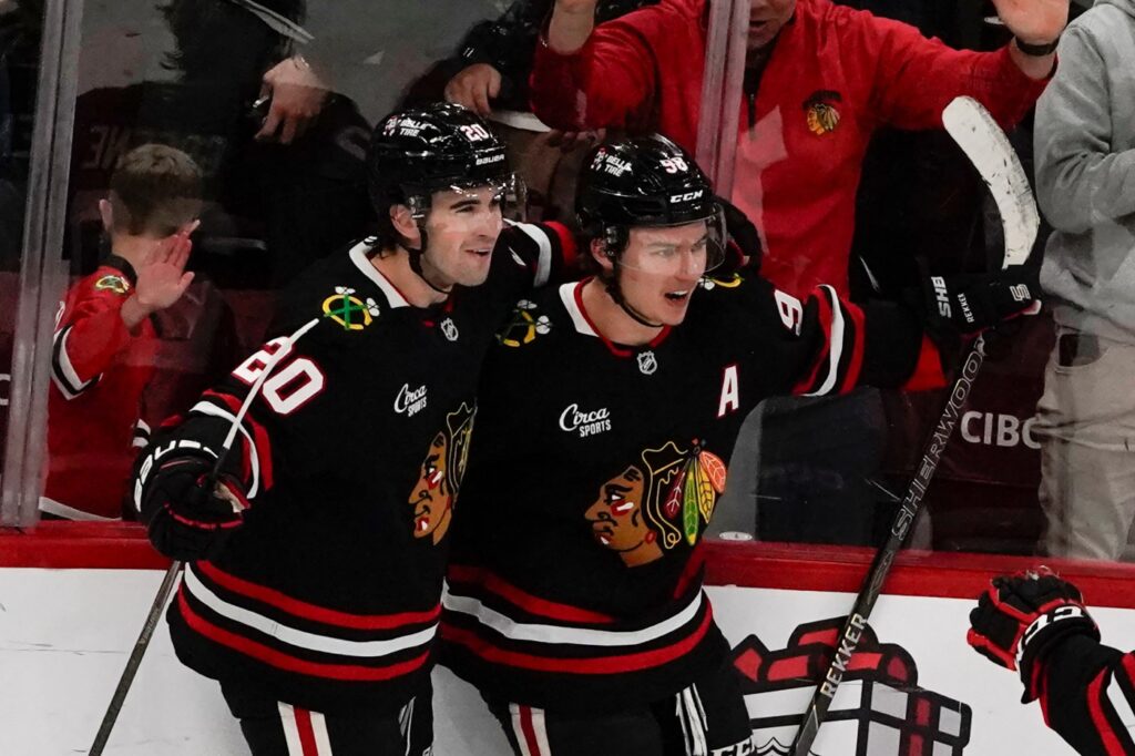 chicago-blackhawks-stun-ducks-with-5-3-comeback-victory