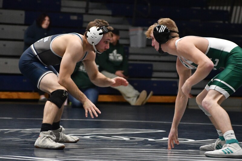 dickinson-state-dominates-bismarck-state-in-wrestling-dual