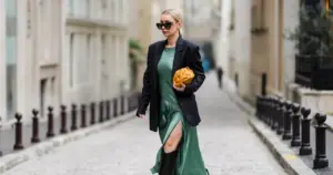 discover-15-stylish-holiday-dresses-for-bust-friendly-fashion