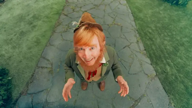 discover-apple-tv-s-unexpected-gem-the-musical-comedy-schmigadoon-