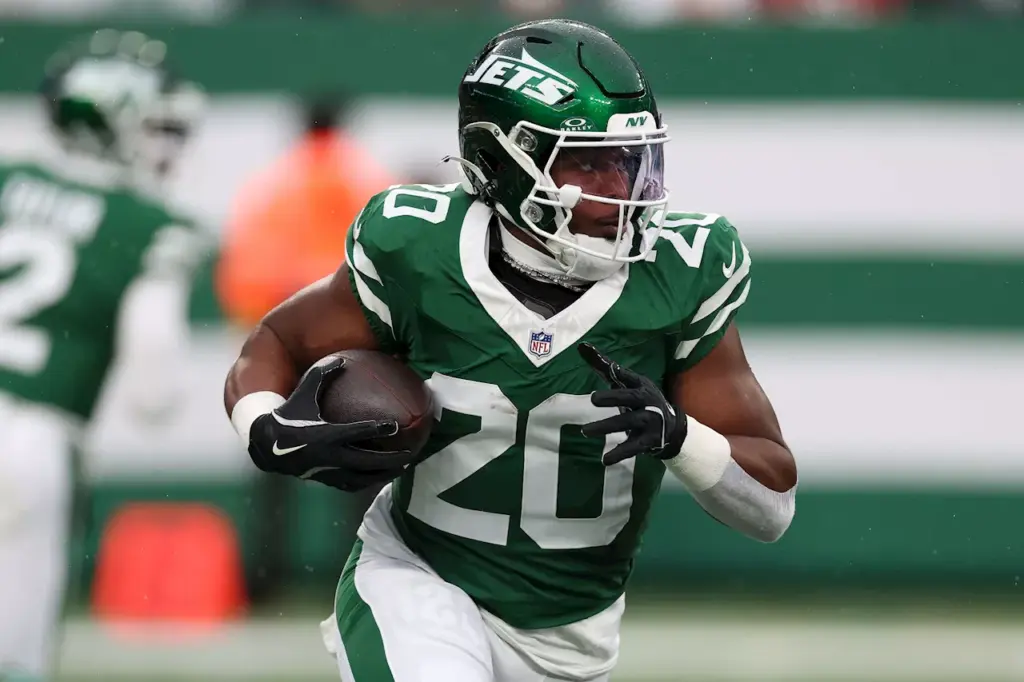 dolphins-and-jets-clash-in-low-scoring-nfl-showdown