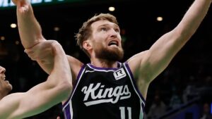 domantas-sabonis-out-4-5-weeks-with-knee-injury-kings-struggle