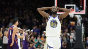 draymond-green-ejected-after-quick-technicals-vs-suns