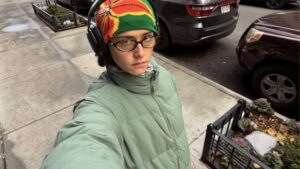 ella-emhoff-s-stunning-hot-tub-photos-spark-holiday-joy-online