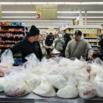 families-brave-long-lines-for-masa-at-la-market-ahead-of-christmas