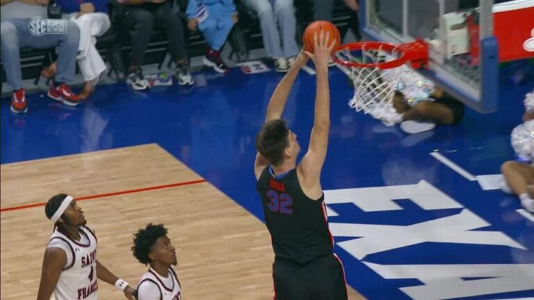 florida-s-olivier-rioux-dunks-for-first-field-goal-in-102-61-win