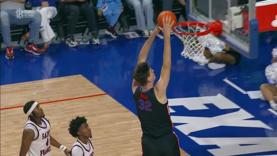 florida-s-olivier-rioux-dunks-for-first-field-goal-in-102-61-win