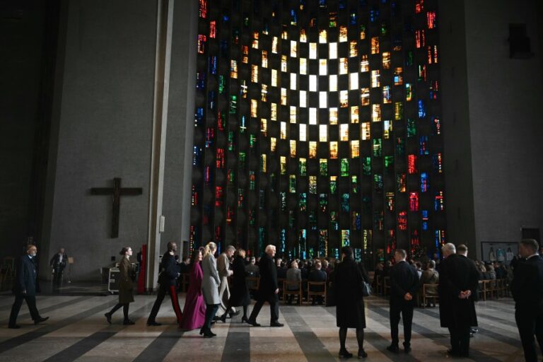 german-president-honors-wwii-victims-at-coventry-cathedral