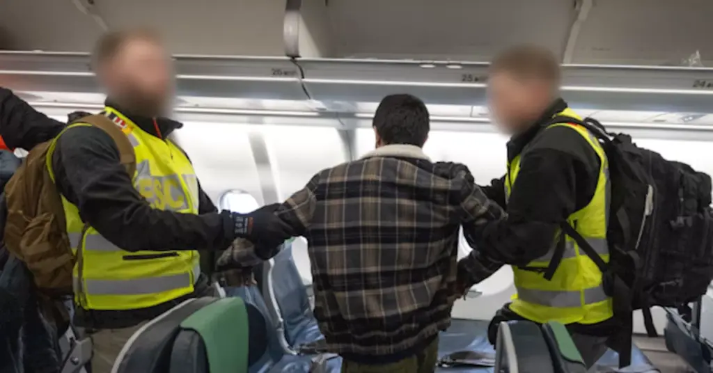 homeland-security-to-save-279m-with-new-deportation-fleet