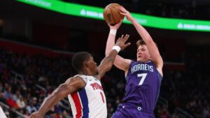 hornets-rookie-kon-knueppel-breaks-nba-record-for-100-3s