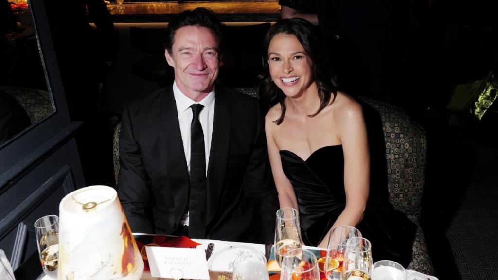 hugh-jackman-shields-sutton-foster-from-ryan-reynolds-snobbery