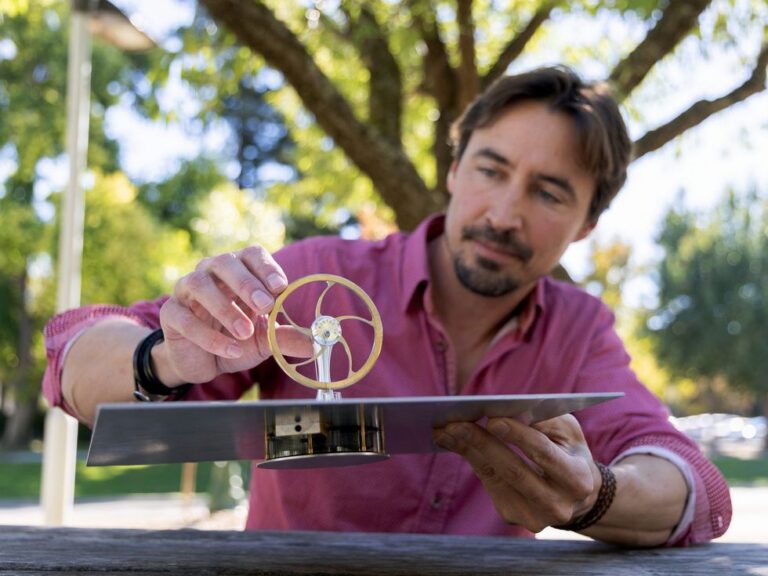 innovative-device-converts-ambient-heat-into-usable-power