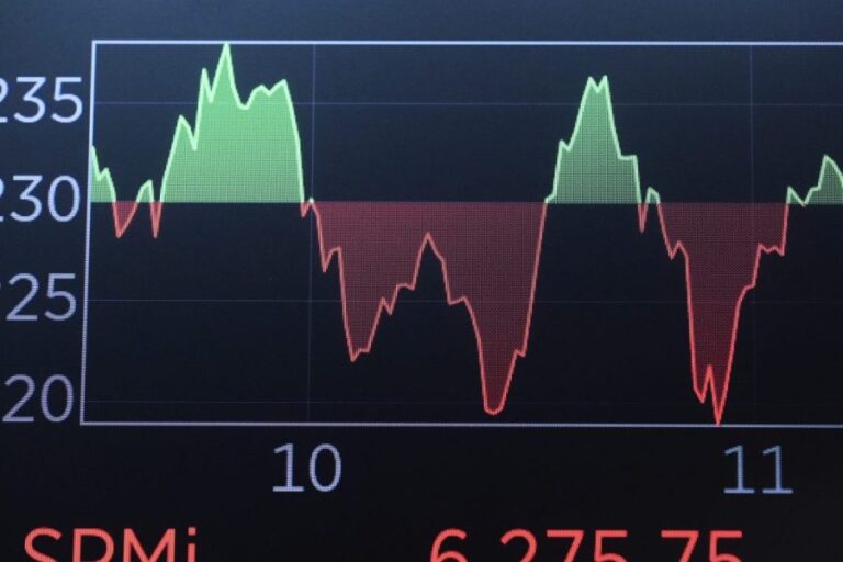 investors-eye-santa-claus-rally-as-shopping-boosts-optimism