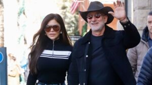 jeff-bezos-and-lauren-sanchez-celebrate-new-year-in-st-barts