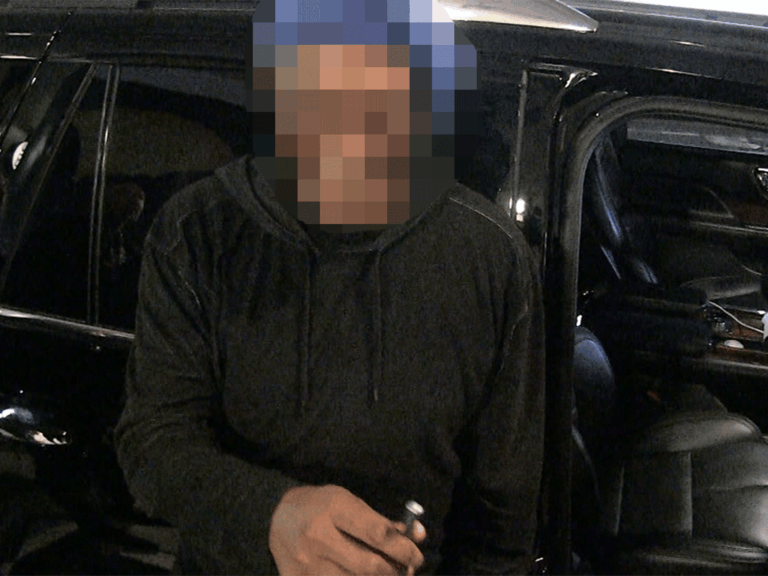 jet-setting-superstar-spotted-at-lax-ahead-of-major-event-