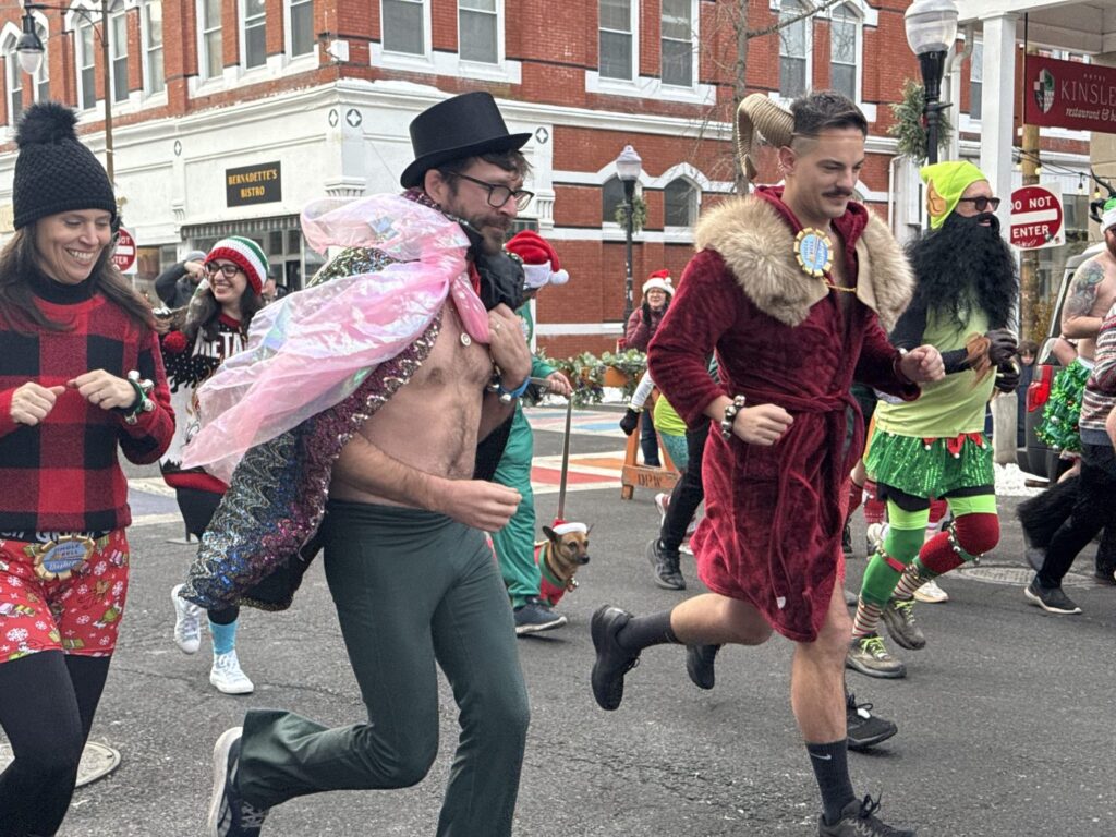 jingle-bell-dash-in-kingston-raises-funds-for-lgbtq-center