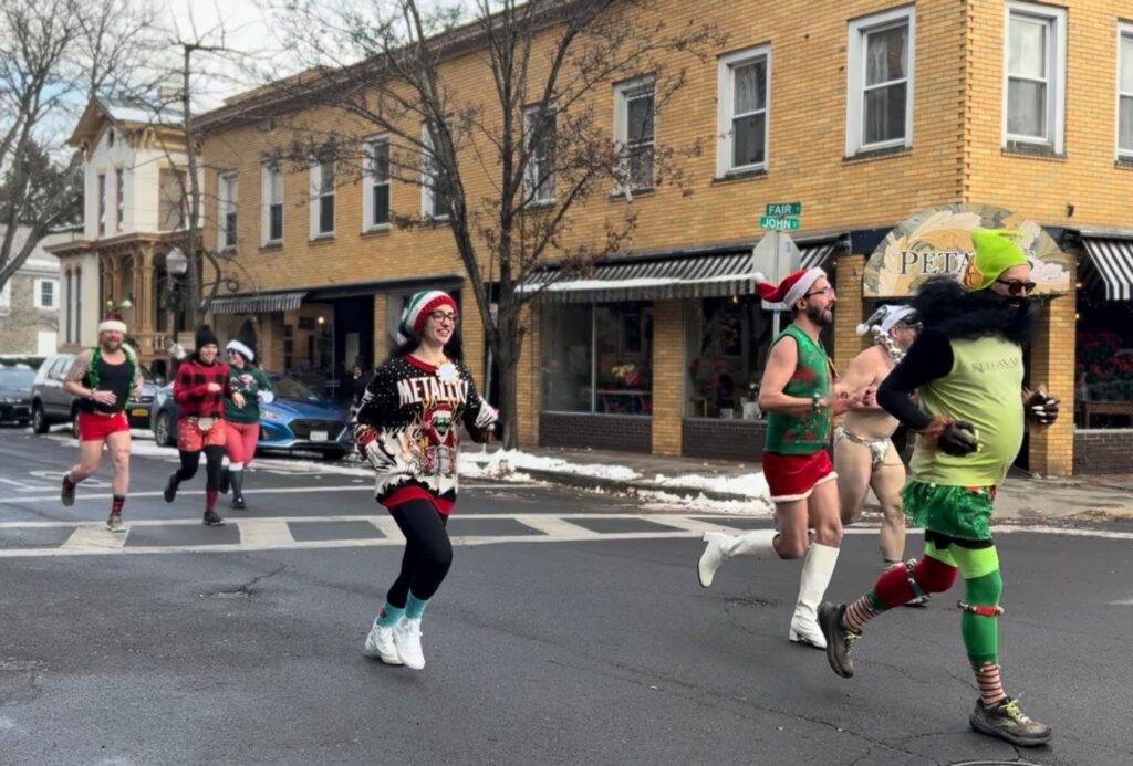 jingle-bell-dash-in-kingston-raises-funds-for-lgbtq-youth-programs