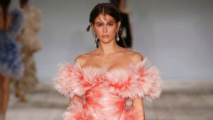 kaia-gerber-shines-in-backless-dress-for-nars-campaign-launch