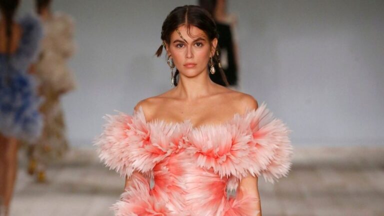 kaia-gerber-shines-in-backless-dress-for-nars-campaign-launch