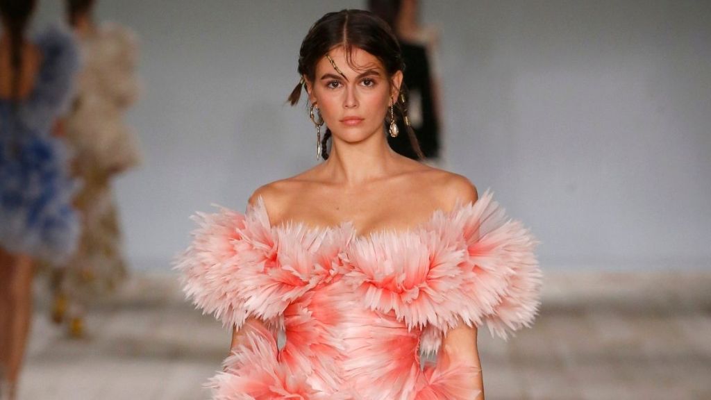 kaia-gerber-shines-in-backless-dress-for-nars-campaign-launch