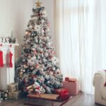 Beautiful,Holdiay,Decorated,Room,With,Christmas,Tree,With,Presents,Under