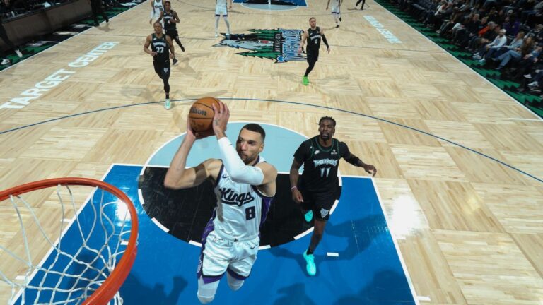 kings-zach-lavine-exits-game-with-ankle-injury-vs-wolves