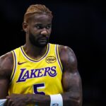 lakers-deandre-ayton-suffers-injury-scare-during-victory