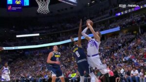 lauri-markkanen-and-jazz-vp-dress-as-wet-bandits-for-game