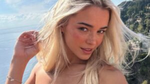livvy-dunne-shocks-fans-with-stunning-bikini-split-photos