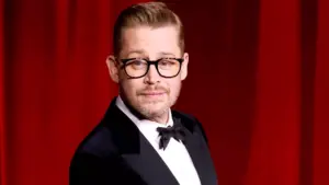 macaulay-culkin-celebrates-home-alone-legacy-at-35th-anniversary