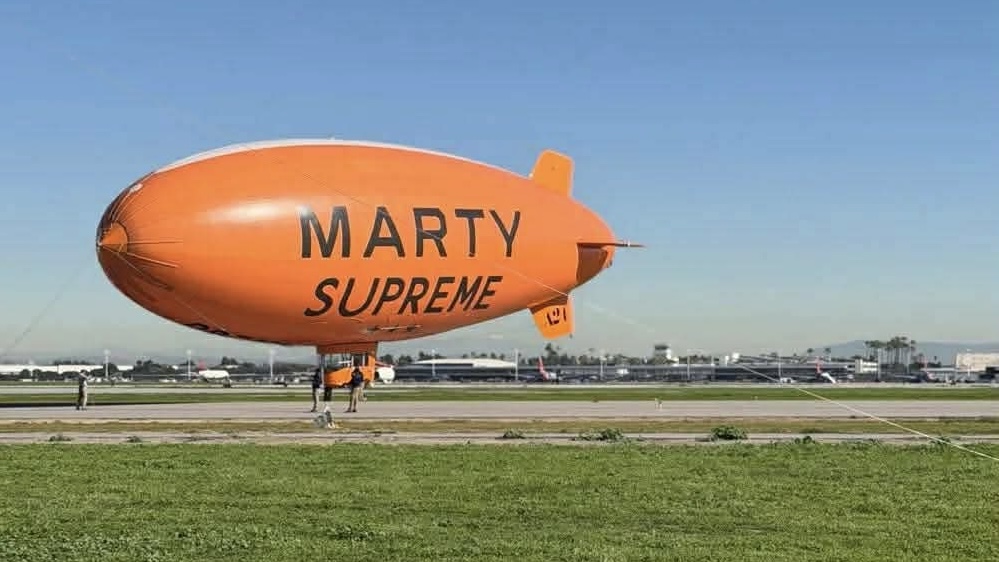 marty-supreme-blimp-soars-over-natchez-on-new-year-s-eve-