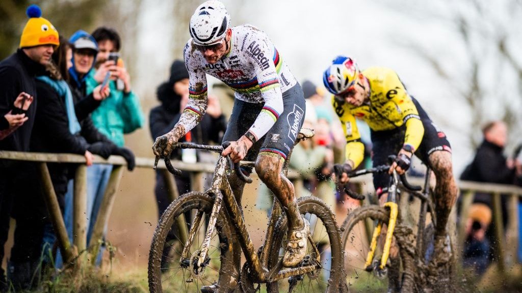 mathieu-van-der-poel-and-wout-van-aert-clash-in-antwerp-cyclocross