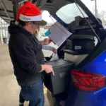 meals-on-wheels-volunteers-deliver-hope-and-connection-this-holiday-season